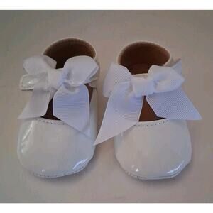 White Infant Shoes With Bow - New - size 1